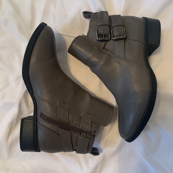 Gray booties, size 7 - Picture 5 of 6